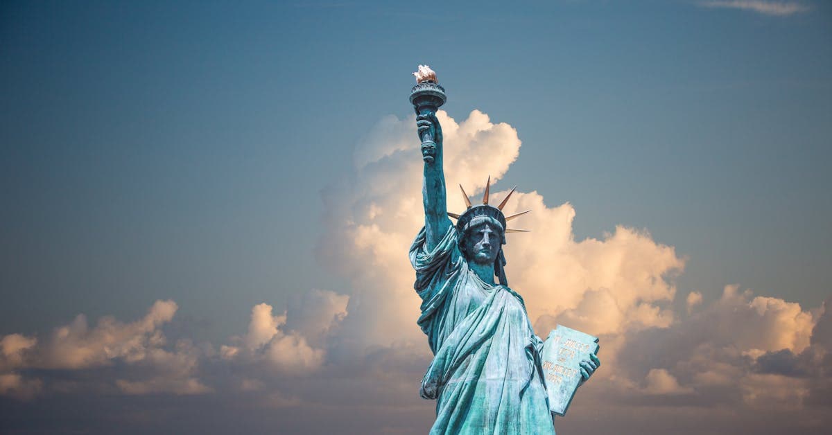 UK Expat Bank Accounts: Branch vs Online Compared